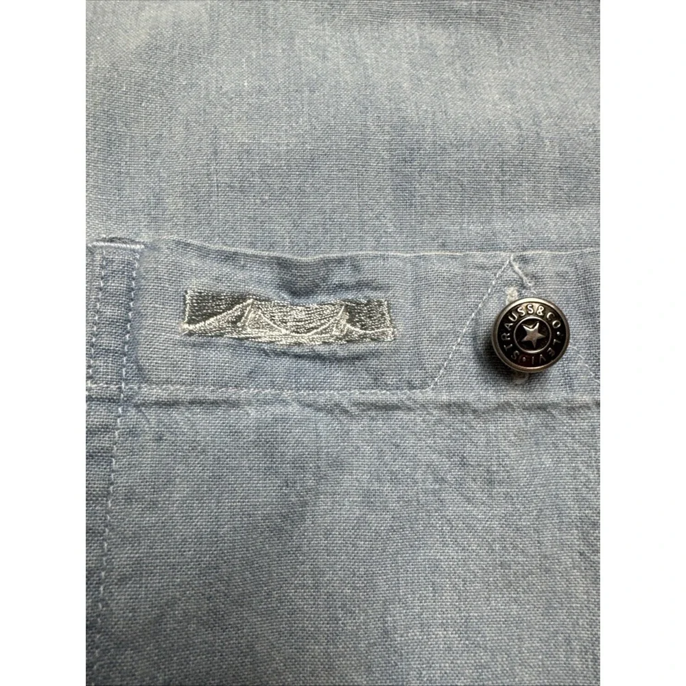 Levis please view